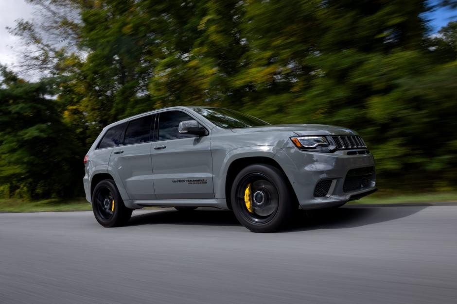 Jeep Grand Cherokee Trackhawk 2020 року з пробігом 4 100 миль виставлено на аукціон без резервної ціни