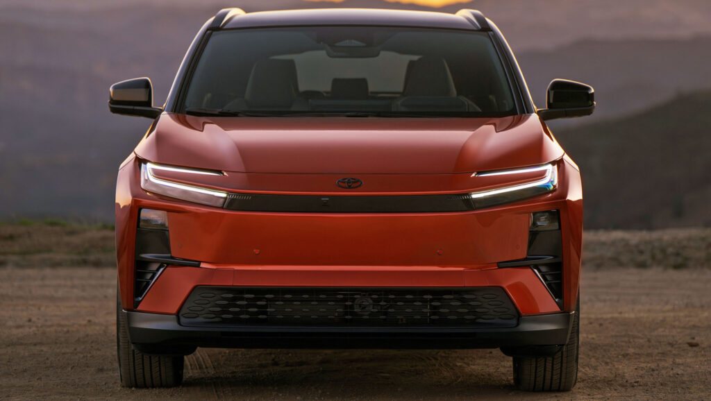 Toyota відкликає 8521 електромобіль C-HR через програмну помилку