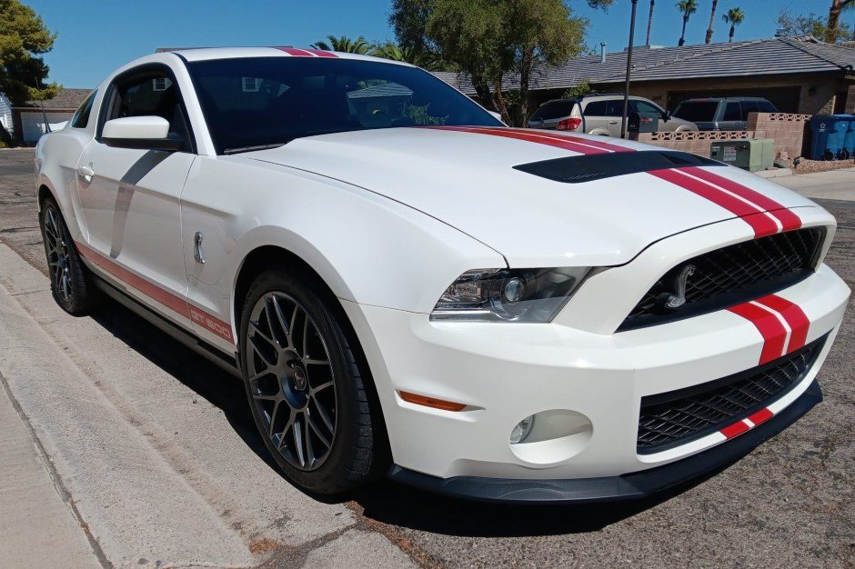 Ford Mustang Shelby GT500 2012 року з пробігом 12 тисяч миль виставлено на аукціон без резервної ціни