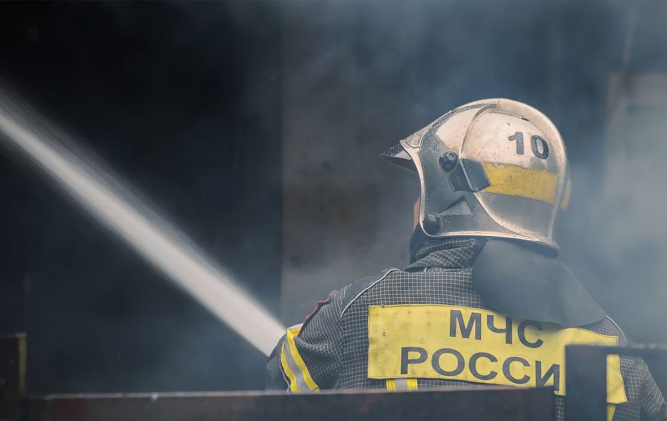 У Ленінградській області РФ спалахнула масштабна пожежа в індустріальному парку