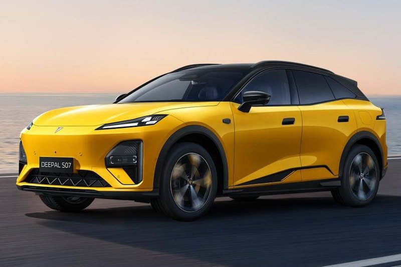 Changan покаже в Парижі електромобіль NEVO Q05 та гібрид DEEPAL S07