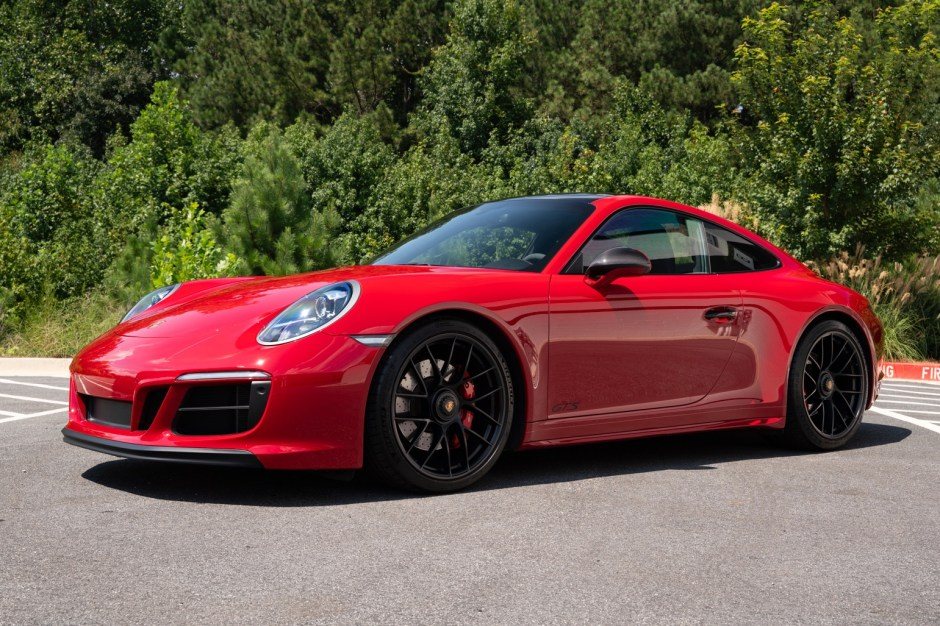 Porsche 911 Carrera GTS 2019 року з механічною КПП виставили на продаж