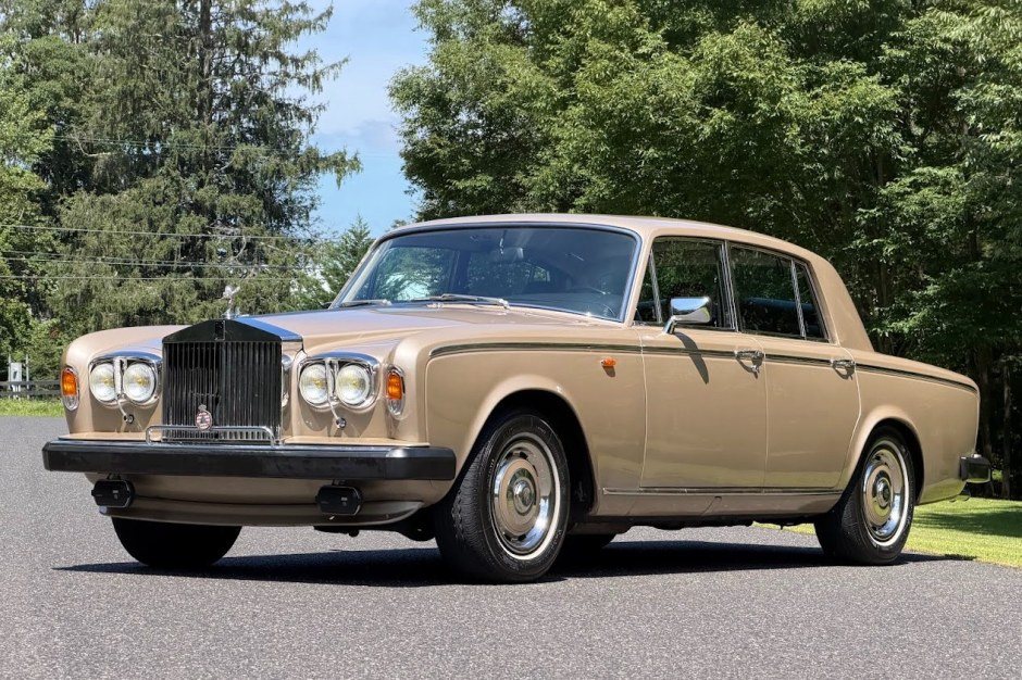 Rolls-Royce Silver Shadow II 1981 року продають без резервної ціни