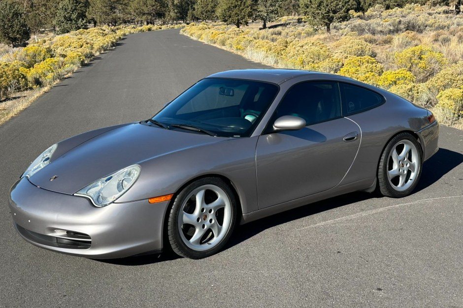 Porsche 911 Carrera Coupe 2002 року з механікою виставлено на продаж