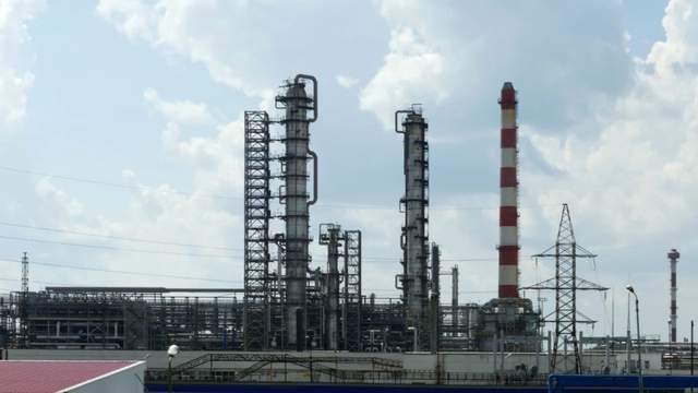 Рязанський НПЗ припинив переробку нафти після атаки безпілотників