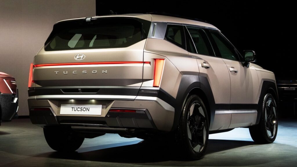 Hyundai представив новий Tucson 2027 з функцією Memory Reverse Assist