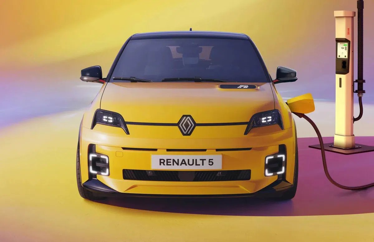 Renault 5 E-Tech отримав оновлення: більший запас ходу та нижчі ціни