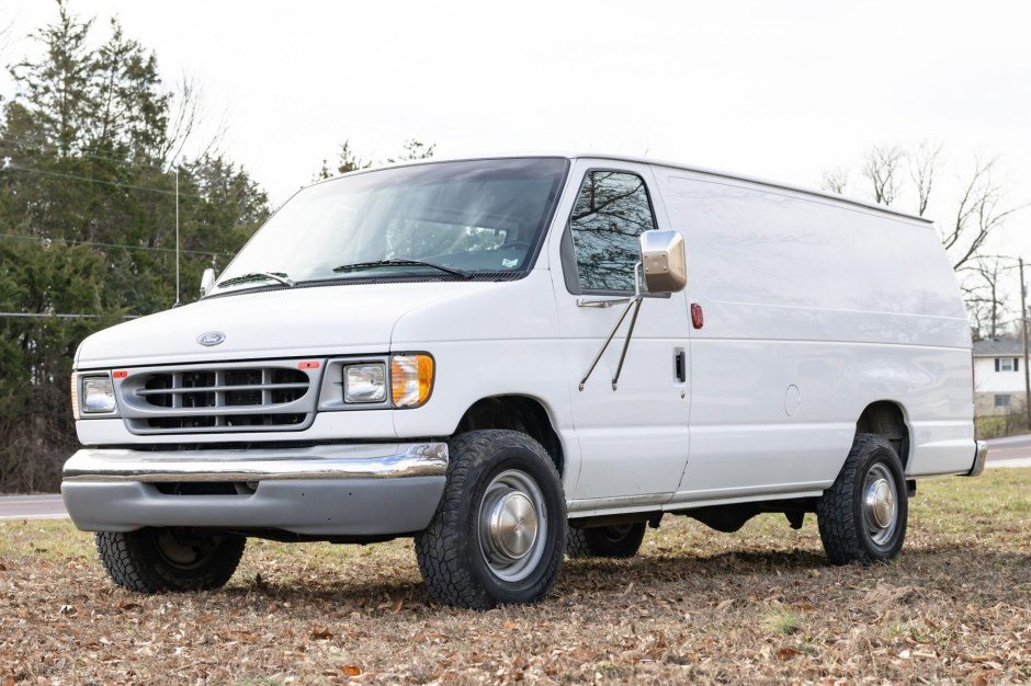 Ford Econoline E-350 1997 року з пробігом 36 тис. миль виставлено на аукціон без резервної ціни