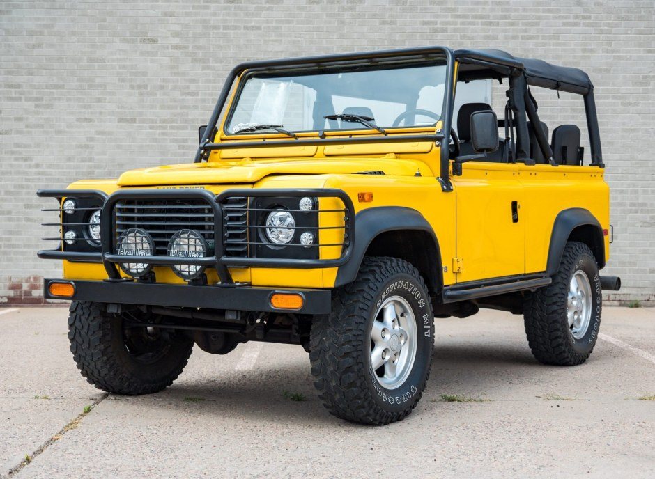 Рідкісний Land Rover Defender 90 NAS 1994 року виставили на продаж у США