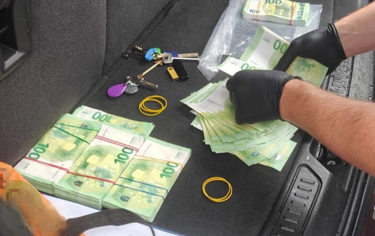 Радницю Торгово-промислової палати викрили на вимаганні 100 тисяч євро у виробника дронів