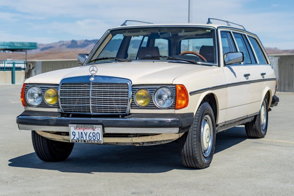 Mercedes-Benz 300TD Turbo 1981 року продають після реставрації на понад $20 000