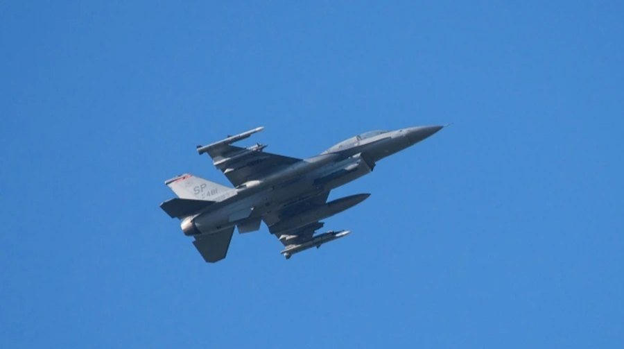 Повітряні сили втратили F-16: пілот катапультувався, його життю нічого не загрожує
