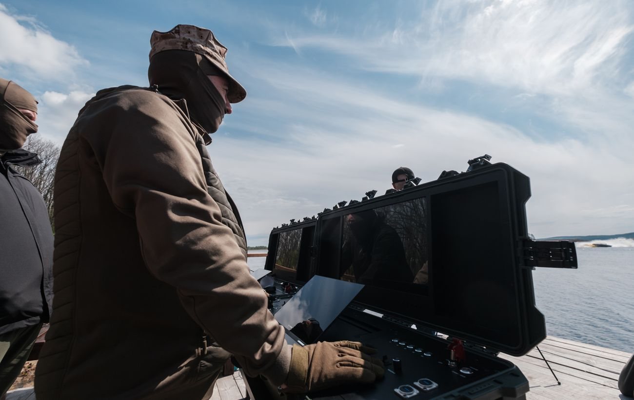Морпіхи вперше атакували росіян FPV-дронами з безекіпажних катерів Barracuda на Херсонщині