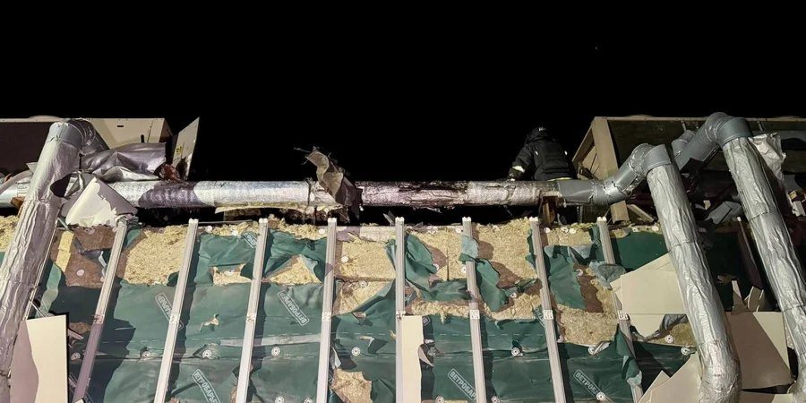 Росія втретє за тиждень атакувала центр Дніпра: горів бізнес-центр, уламки впали біля міськради