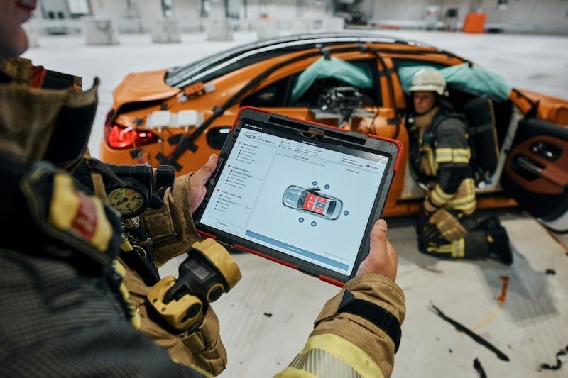 Mercedes-Benz створює інтерактивну карту для рятувальників після аварій