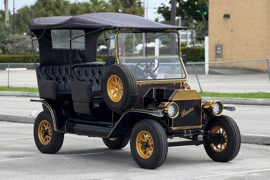 Електричний гольф-кар у стилі Ford Model T виставлено на продаж у Флориді