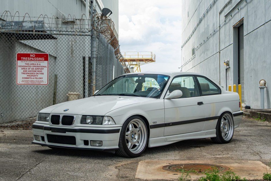 BMW M3 E36 1999 року з пробігом 24 тисячі миль виставили на продаж