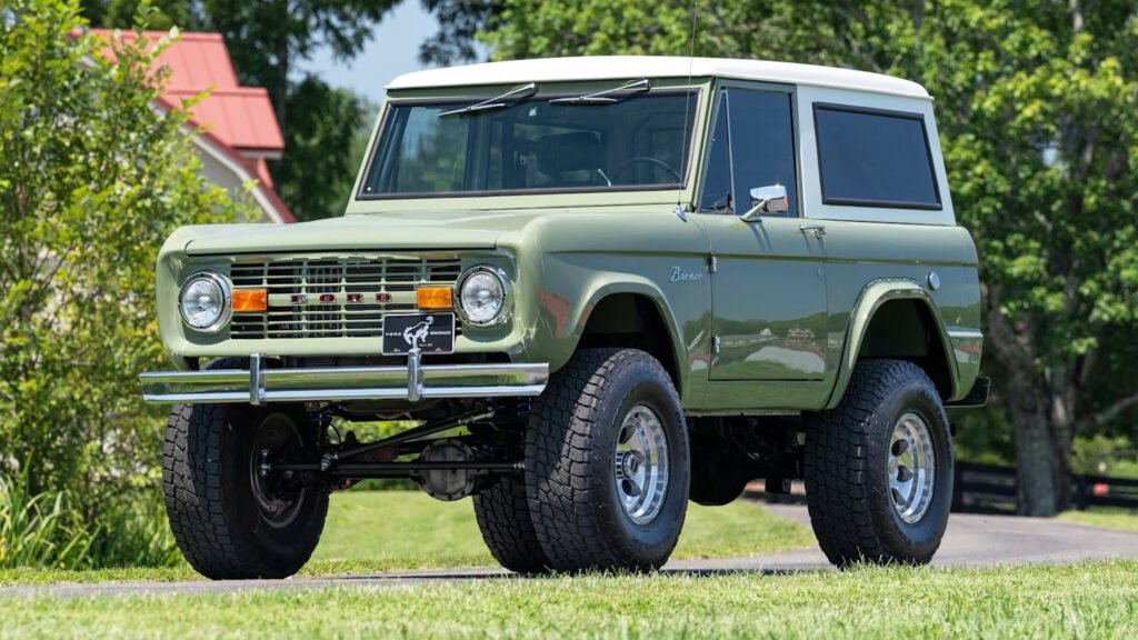 Ford Bronco 1969 року з двигуном Coyote V8 виставлять на аукціон Mecum