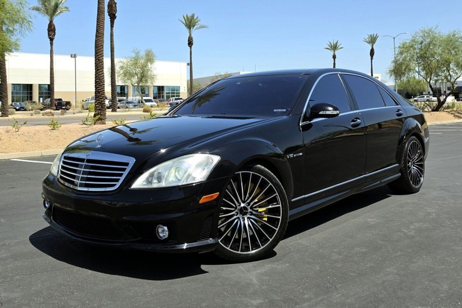 Mercedes-Benz S65 AMG 2008 року виставили на аукціон без резервної ціни