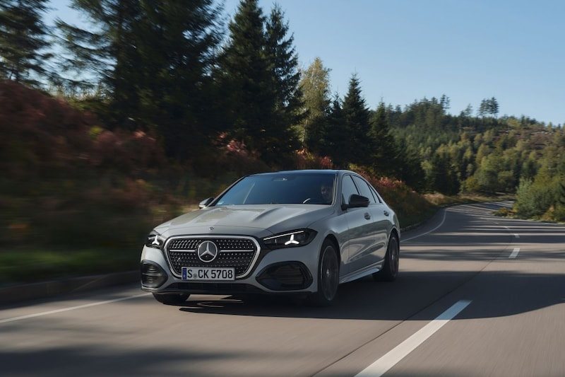 Mercedes оновив C-Class і зробив бензинову версію знову актуальною