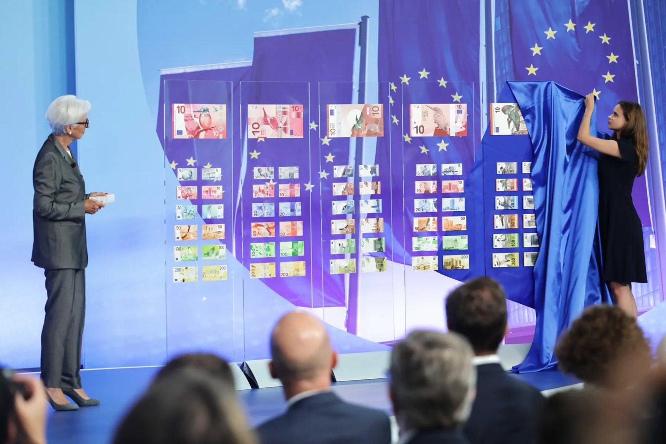 Європейський центробанк представив 10 варіантів дизайну нових банкнот євро