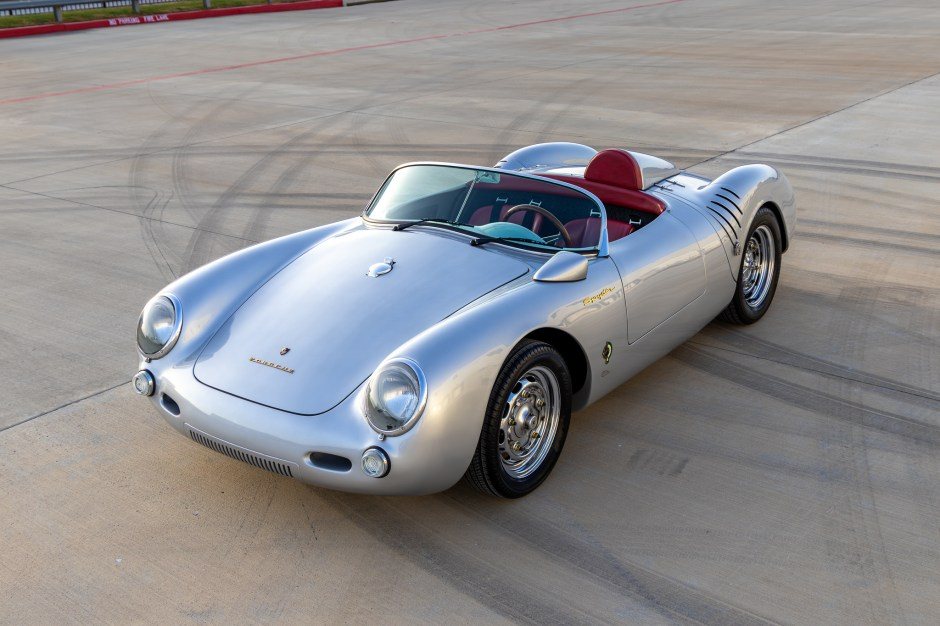 Репліка Porsche 550 Spyder 2000 року виставлена на аукціон
