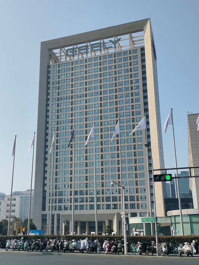 Geely планує подвоїти продажі в Британії до 46 000 авто у 2027 році