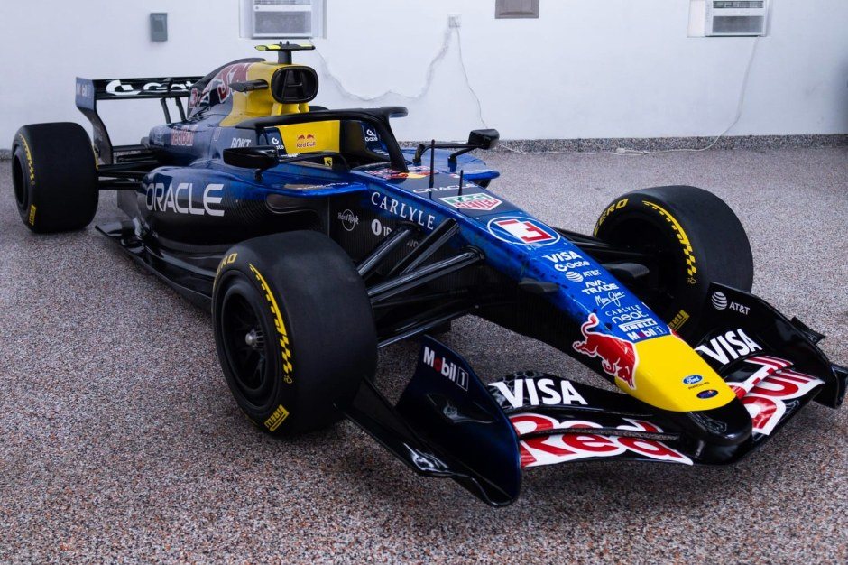 У Нью-Джерсі виставили на продаж модель боліда Red Bull RB22 у масштабі 1:1