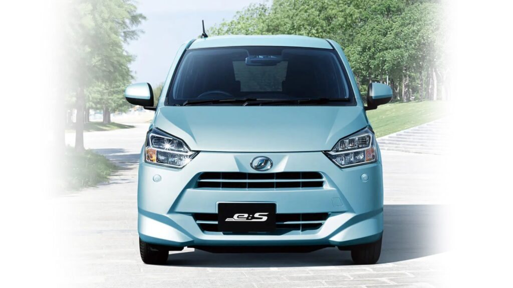Daihatsu оновила Mira e:S: кей-кар за $6 900 став економнішим і безпечнішим
