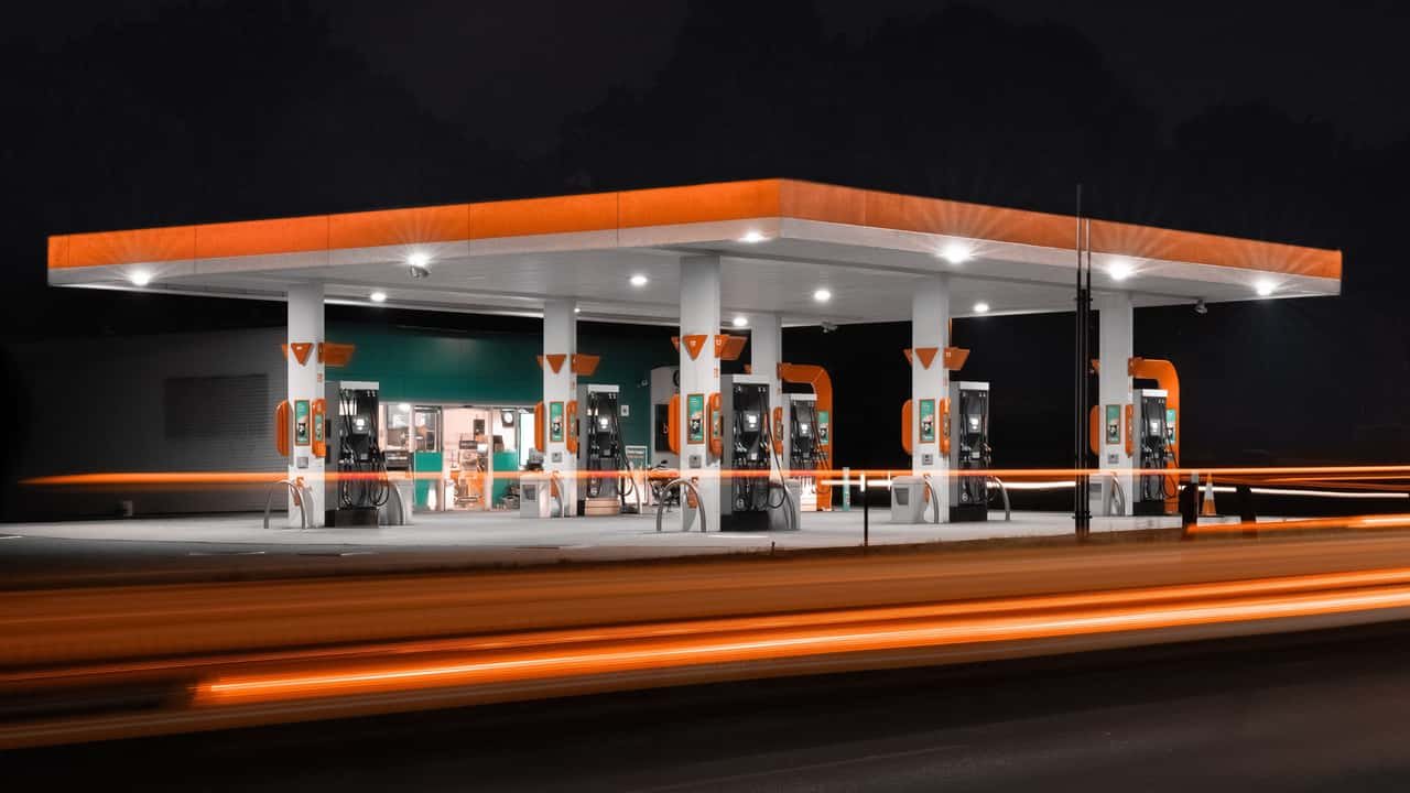 Продажі бензинових авто вперше впали нижче 50% у світі