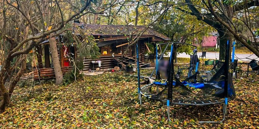 Російський дрон влучив у парк у Новій Водолазі: шестеро загиблих, серед них троє дітей