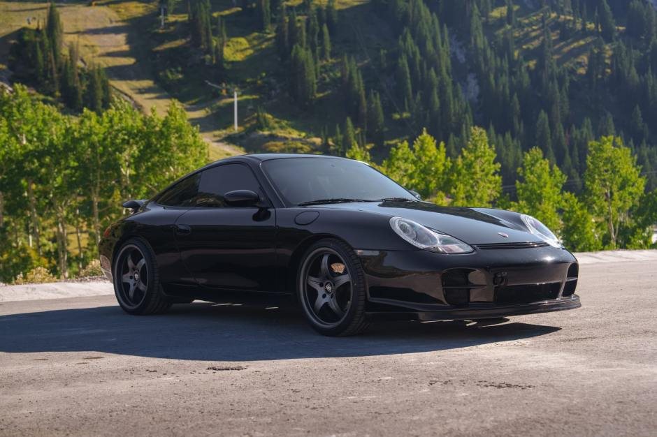 Porsche 911 Carrera 2001 року з двигуном 3.6 виставили на продаж