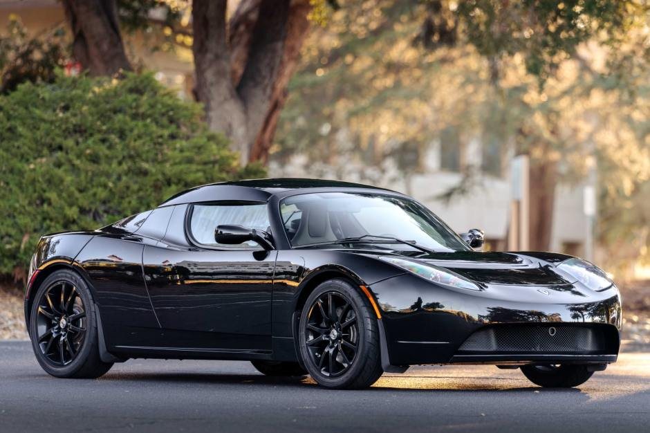 Tesla Roadster з пакетом R80 3.0 виставили на аукціон без резервної ціни