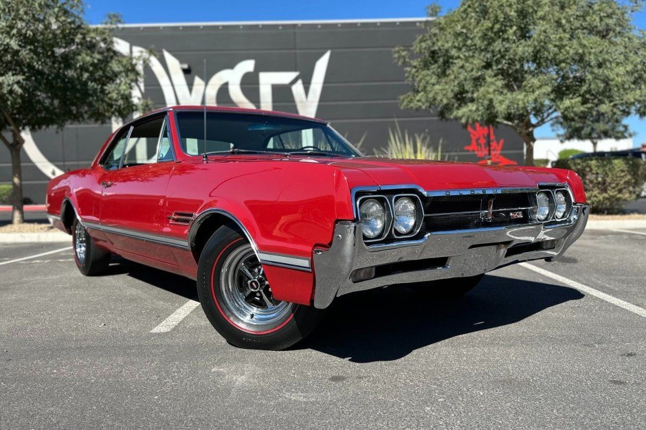 Oldsmobile 442 Holiday Coupe 1966 року виставили на продаж у Неваді