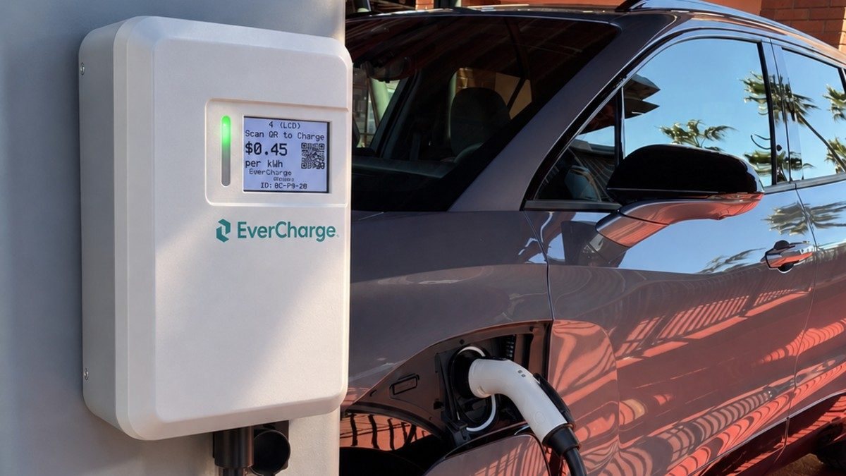 LAZ Parking і EverCharge запускають спільне заряджання електромобілів у житлових комплексах