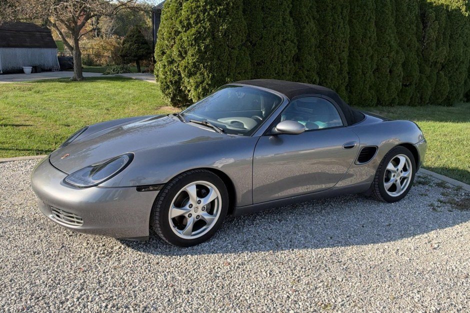 Porsche Boxster 2002 року з пробігом 99 тис. миль виставлено на аукціон без резерву
