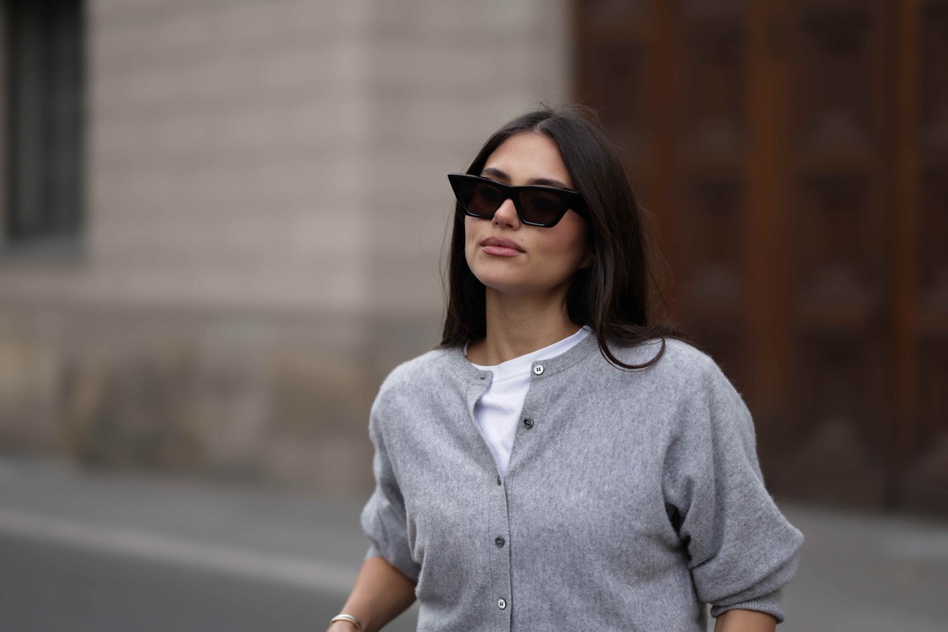 Графітовий total look може замінити чорний у мінімалістичному гардеробі