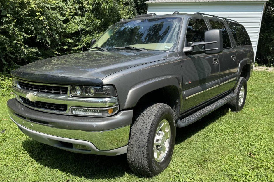 Chevrolet Suburban 2500 з двигуном Duramax виставили на аукціон без резервної ціни