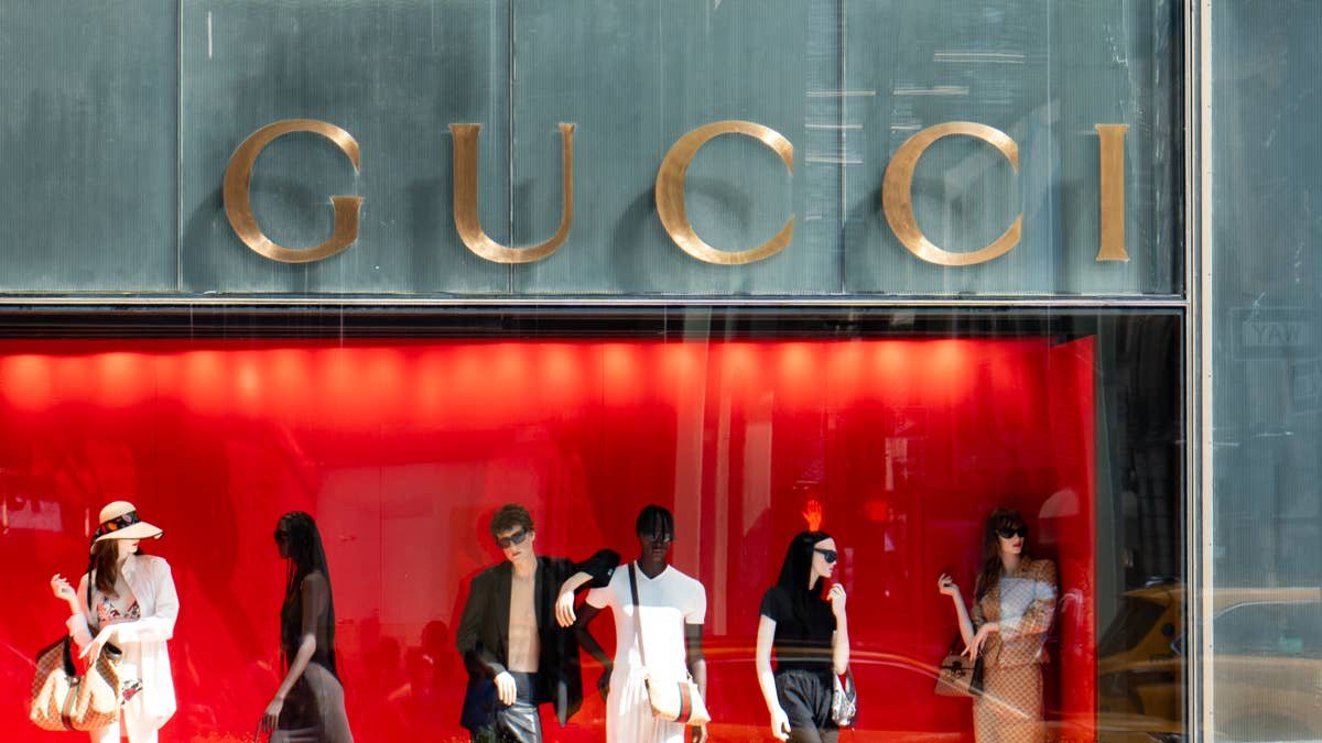 Акції Kering впали на 12% через падіння продажів Gucci