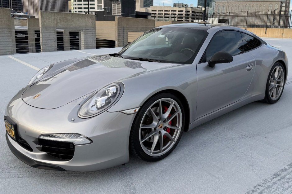 Porsche 911 Carrera S 2014 року з пробігом 45 тисяч миль виставили на аукціон