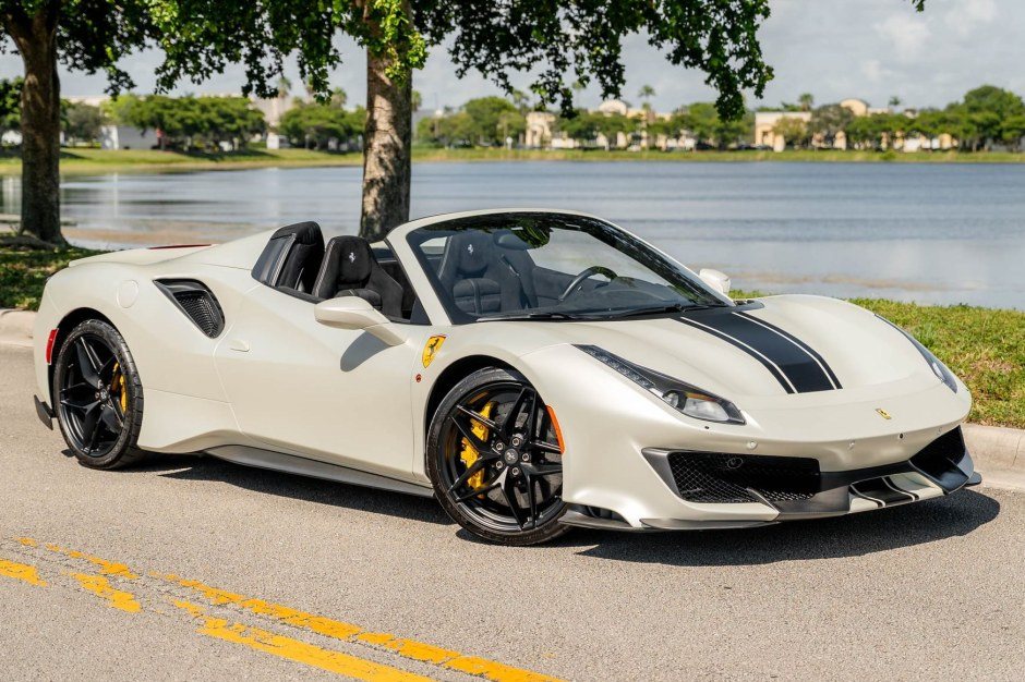 Ferrari 488 Pista Spider з пробігом 907 миль виставили на продаж