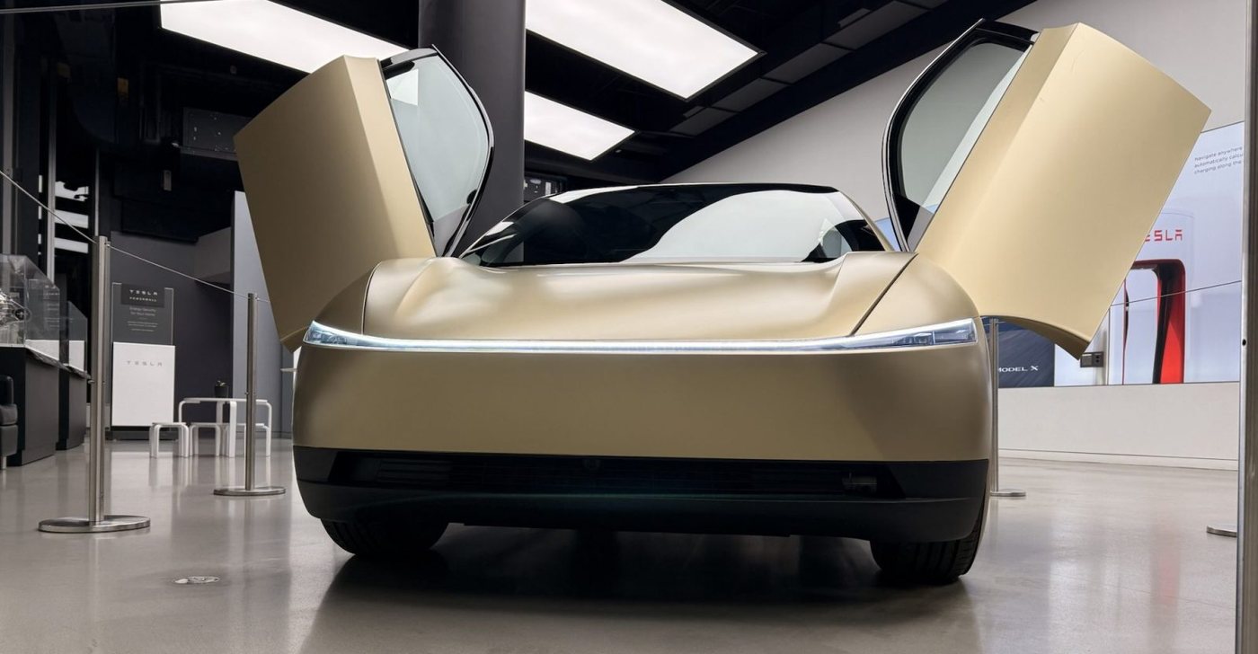 Tesla привозить Cybercab до Китаю, але продавати його там не планує
