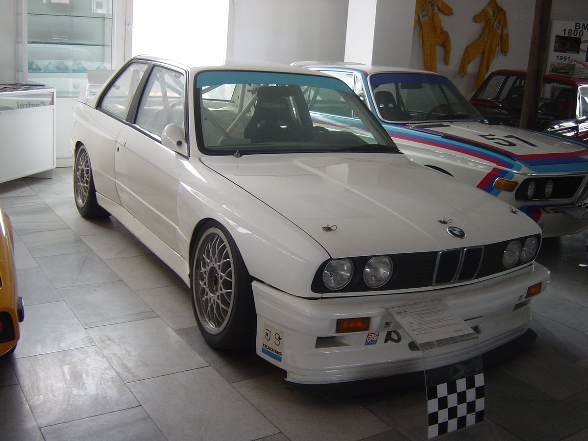 BMW M3 E46 2004 року з пробігом 13 000 миль виставлять на аукціон без резервної ціни