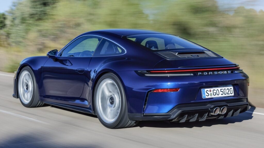 Porsche продав у п'ять разів більше 911, ніж Taycan, за дев'ять місяців 2026 року