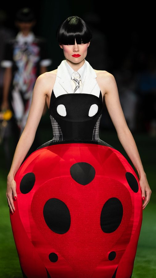 Thom Browne повертає стрижку «під горщик» на подіум