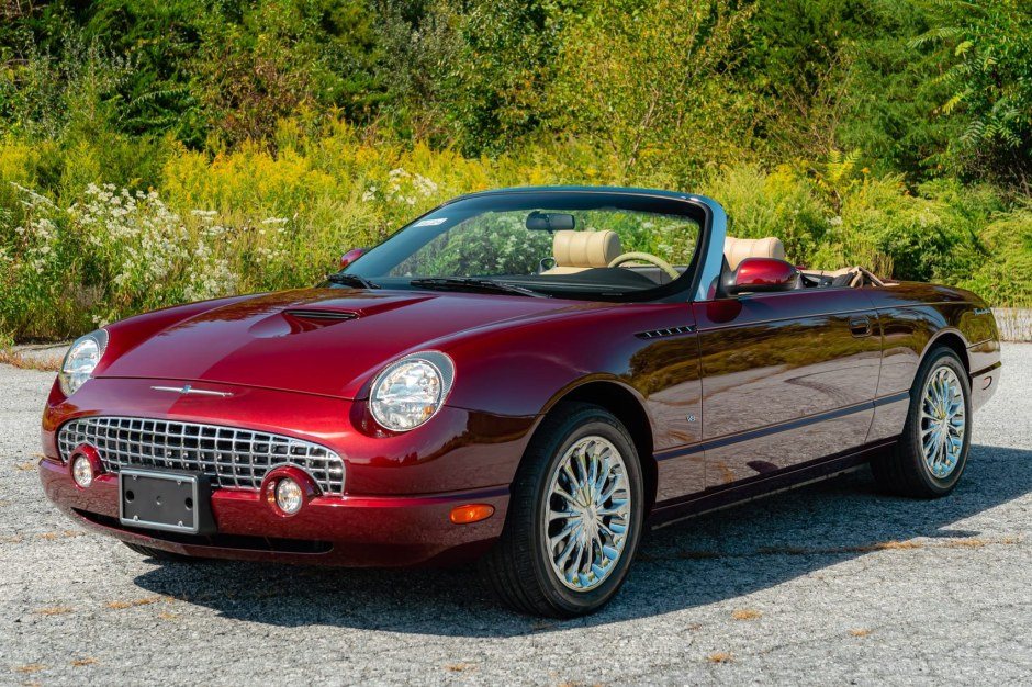 Ford Thunderbird 2004 року з пробігом 3 900 миль виставлено на продаж