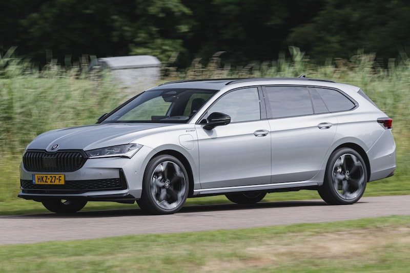 Водії Skoda Superb цінують простір, але скаржаться на надто активні системи допомоги водієві