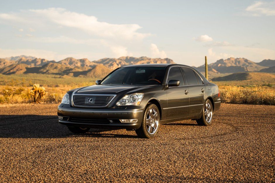 Lexus LS430 Ultra Luxury 2004 року виставлено на аукціон із пробігом 76 тисяч миль