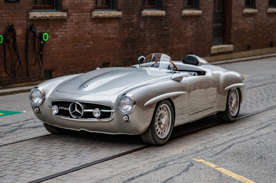 Mercedes-Benz 190SL 1961 року продають у стилі SLR