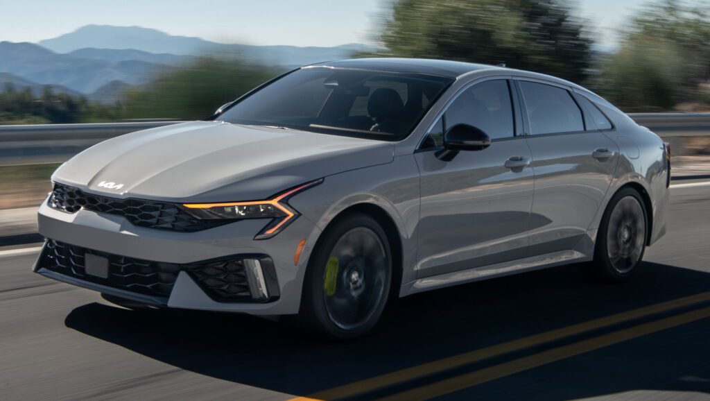 Kia підвищує ціни на K5 2027 року та скорочує топову комплектацію EX